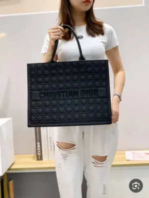 Hand Bags Black for sale  in Tulkarm