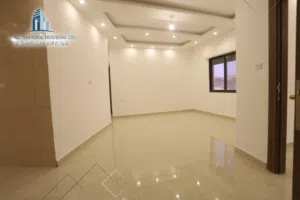 شقة للبيع شبه ارضي تراس مع مدخل مستقل في حي عدن