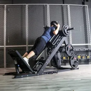 جهاز هاك سكوات  .(Hack Squat Machine) متوفر لدينا خدمة التوصيل