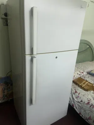 للبيع ثلاجة بحالة ممتازة