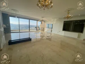 شقة / مميزه / ارضي معلق / مطله / سوبر ديلوكس / للايجار / الكرسي / 250 متر