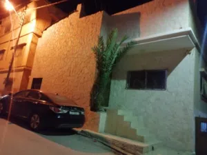 منزل مستقل طابقين للبيع في الزرقاء جبل الامير حسن خلف مسجد سعد بن معاذ