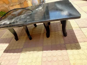 عرطة العرطات – طاولة قوية بسعر كسر  للبيع طاولة خشب قوية بـ 2000 ريال فقط