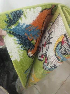 سجادة اطفال شبه جديدة