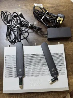 للبيع: راوتر سيسكو احترافي Cisco ISR 1100 Series (موديل C1111-4PLTE) - بحالة ممتازة