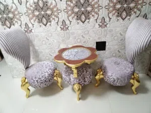 طاوله مع كرسين