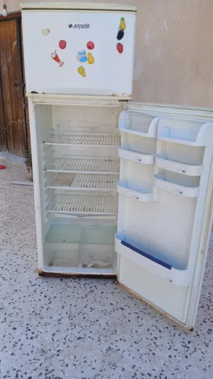 ثلاجةارشوليك حالة جيدة ماتشكي من شي لم تدخل صيانة  فيها تسوس خارجي تبريد ماشاء الله  اخوذ وجرب وجيب
