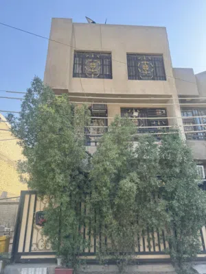 بيت طابو صرف 50 متر للبيع في حي الجهاد حي الاساتذة واجهه 6 ونص الطابق الثاني والثالث مفصول عن الاول