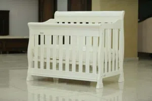 سرير بيبي للبيع