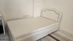 سرير مستعل لسنه نضيف