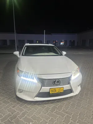 لكزس ES 350 2015 مُرخصة وبتقنيات حديثة بنظام أوتوماتيك