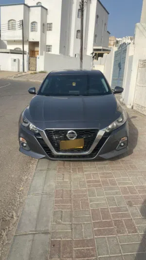 نيسان التيما 2019 رمادي كاش مرخصة دواخل رياضية وأمريكية  تحتاج تعديلات خفيفة