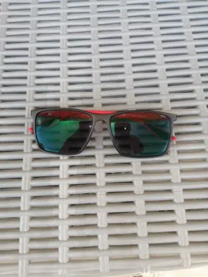 نظارة طبية متقلبة نوع اوميقا اصليه استعمال خفيف جدا بحالها الوكالة فيها حمايه من الأشعة الضارة