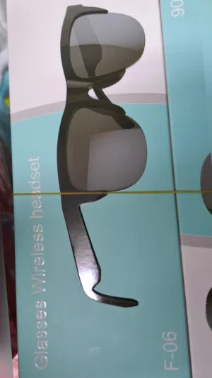 نظارة شمسية ذكية تحوي بفل للاستماع للموسيقى واجراء مكالمات هاتفية