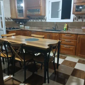 طاولة اكل مع 6 كراسي