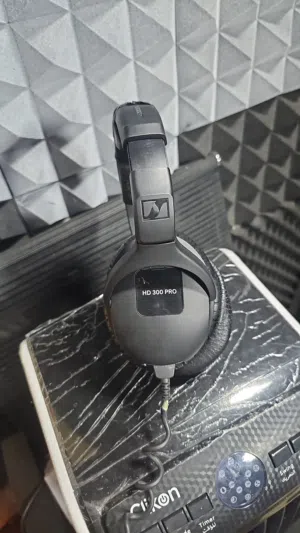 SENNHEISER HD 300 pro سماعات استوديو