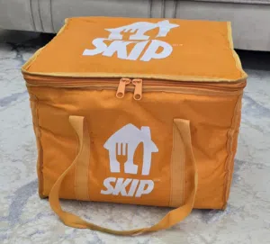 Food bags insulated with thick aluminum foil شنط حافظة للحرارة و البروده للطعام