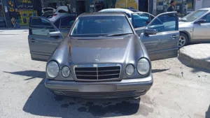 مرسيدس E200  موديل 1999 للبيع
