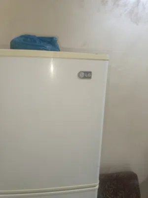 عند دوار النزهه بعدها جديده الثلاجه بعدني ما استعملتها