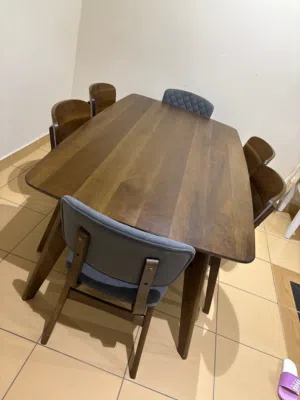 Wooden dining table and chairs excellent condition and barely used size:1m x 1.8m