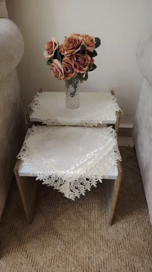 طقم كنب مع طاولة وسط وسيرفس وطاولة شاشة