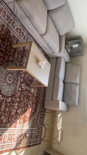 كنب وطاولات وثلاجه