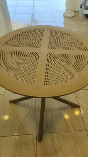طاوله عضم دائريه لون بيج