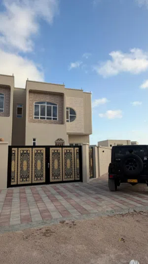 358 m2 5 Bedrooms Villa for Rent in Dhofar Salala