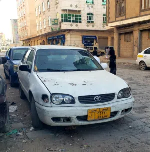 للبيع كورلا خليجي موديل2000نضيف الدمعه موديل 2000