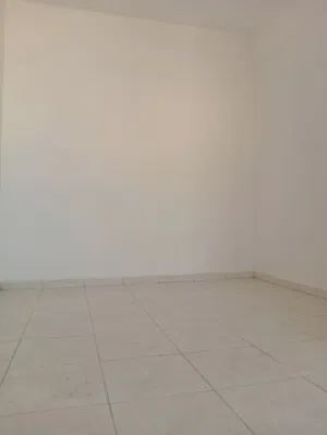 استديوا و غرفة وصالة موثق شارع المطار بعد اشارة الوحدة مول