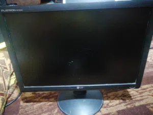 شاشة LG شغاله ٪100