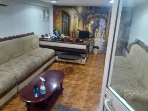 شقتين كبار في نفس العمارة في 602 افظل مربع في خط مدرسة شهداء الواجب