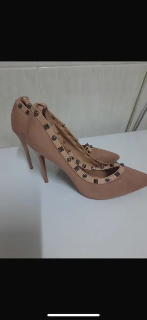 ‏مع كعب ‏.‏ أخرى ‏.‏ 38‏0