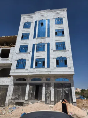 عمارة حجر استثمارية سكنية بدروم وخمسة دور تسع شقق شارع 18م زفلت موقع حساس ودخل محترم وتشطيبات لوكس