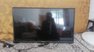 شاشه مستعملة مع رسيفروطبق40دينار