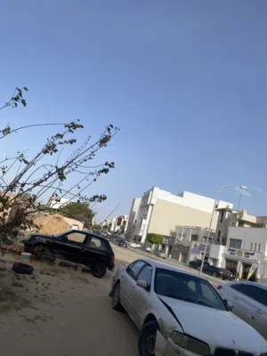 مخزن لليجار ف جنزور الشرقية بعد جزيرة المشتل يعتبر ع طريق
