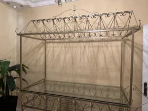 طاولة عرض انتيكا مميزة