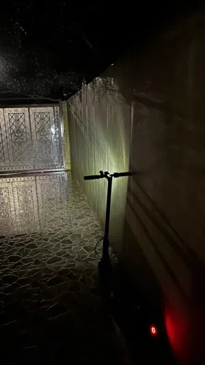 لبيع سكوترين واحد شبه جديد و الثاني فيه عطل