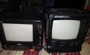 تلفزيون ابيض واسود وملون للبيع شغال تمام