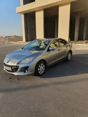 قابل للتفاوض مازدا 3 اقتصادية و قوية 2013 بحالة 2 جيد اوتوماتيك لون رمادي 1600 سيسي cc Mazda 3 Zoom