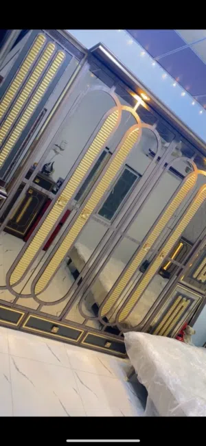 غرفه مودرن لون صاجي 9 قطع خشب بلوك ثقيل كنتور جرباية ميز جرباية عدد 2 ميز تواليت شازلون ملحق مرا