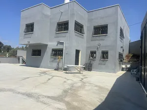 أكثر من 6 غرف . ٤ حمّامات . 260 م٢2