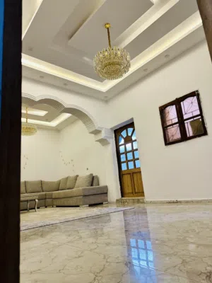 منزل للبيع في طرابلس مساحة الارض 180 متر والمسقوف 150 متر