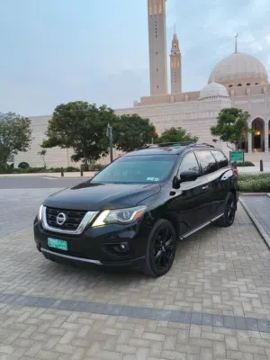 Used Nissan Pathfinder in Al Dakhiliya