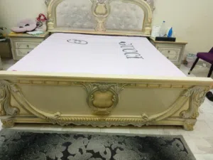 Complete bed set dressing combat side table in good condition with mattress