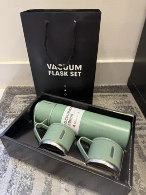 اكواب مع مطاره حافظة الحراره والبروده- Cups with a thermos with heat and cold for travel