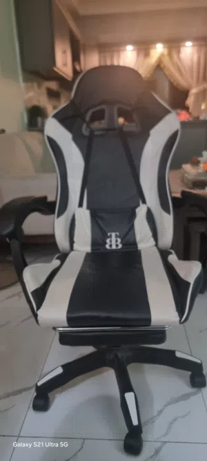 كرسي جيمينج بحالة ممتازة للبيع