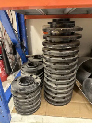 يوجد كوع لحام و فلانجات احجام Iron flange