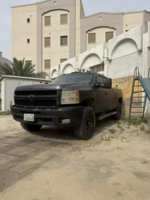 Used Chevrolet Silverado in Mubarak Al-Kabeer