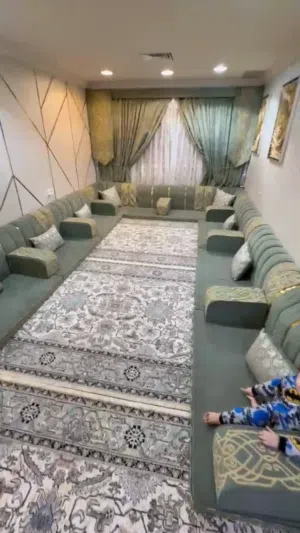 للبيع ديوانيه مع برادي بدون سجاد